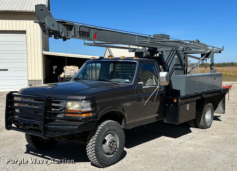 image for item KT9264 1997 Ford F350 XLT  pulling truck