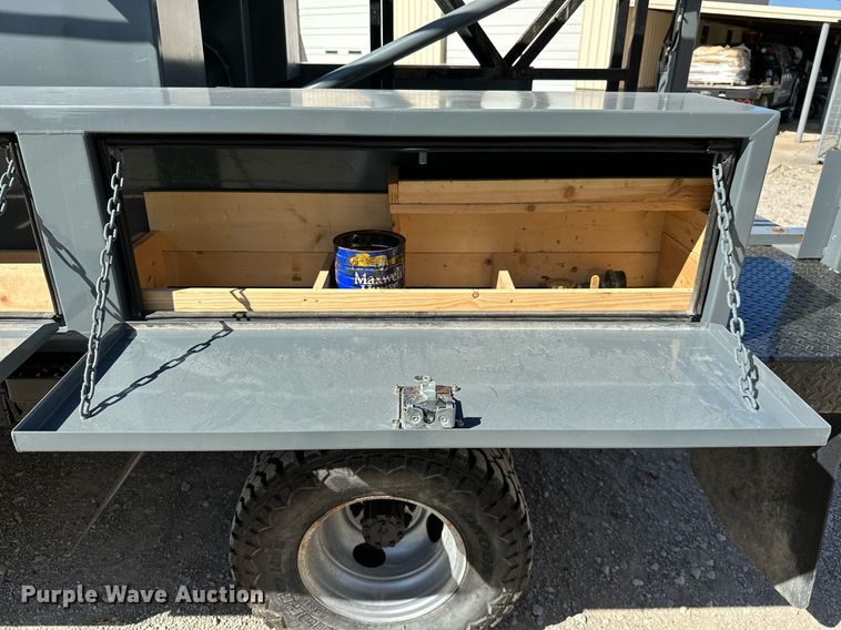 image for item KT9264 1997 Ford F350 XLT  pulling truck