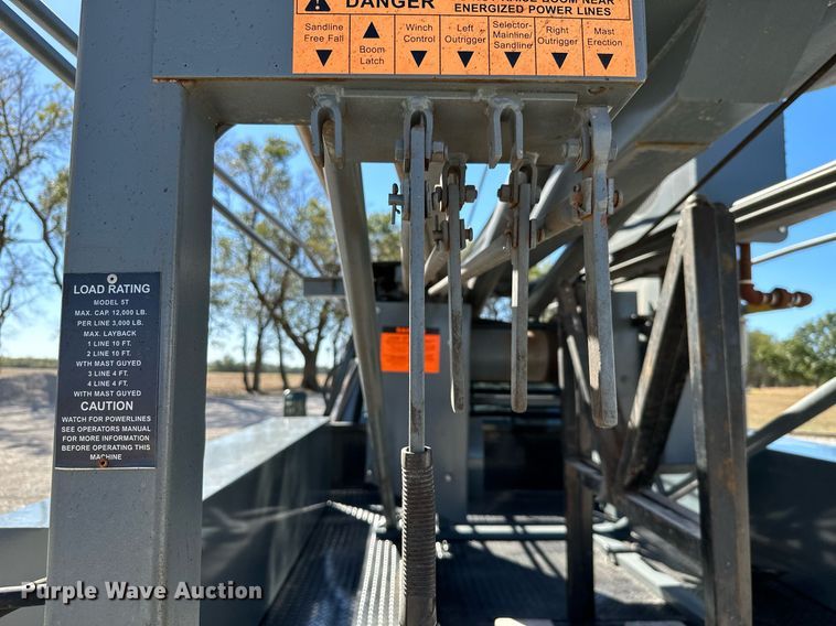 image for item KT9264 1997 Ford F350 XLT  pulling truck