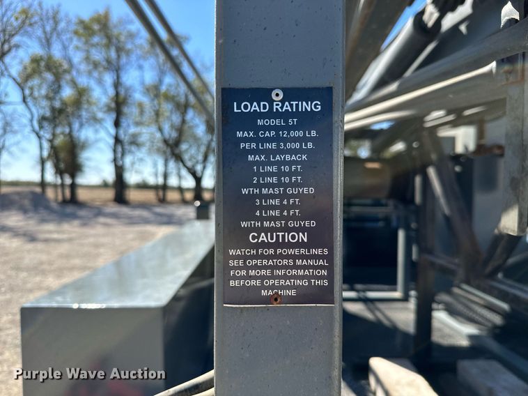 image for item KT9264 1997 Ford F350 XLT  pulling truck