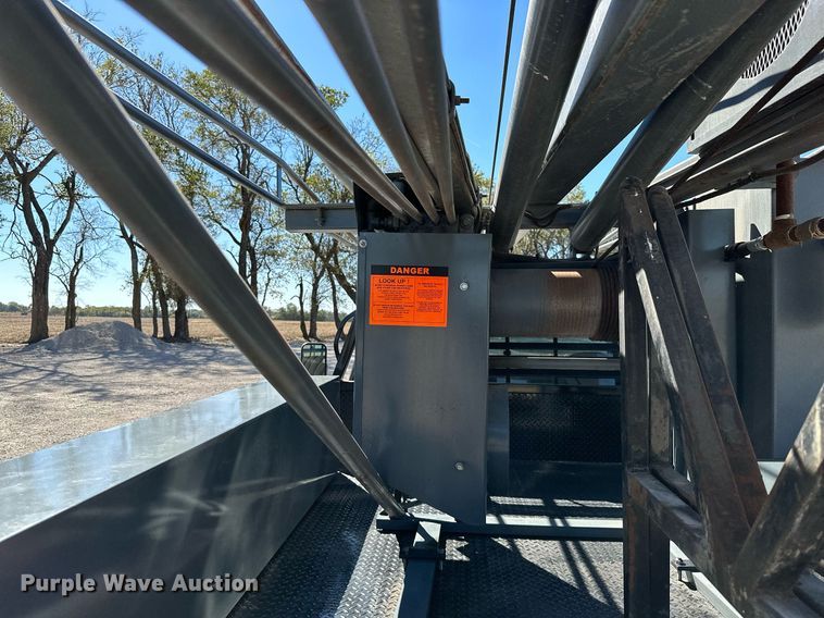 image for item KT9264 1997 Ford F350 XLT  pulling truck