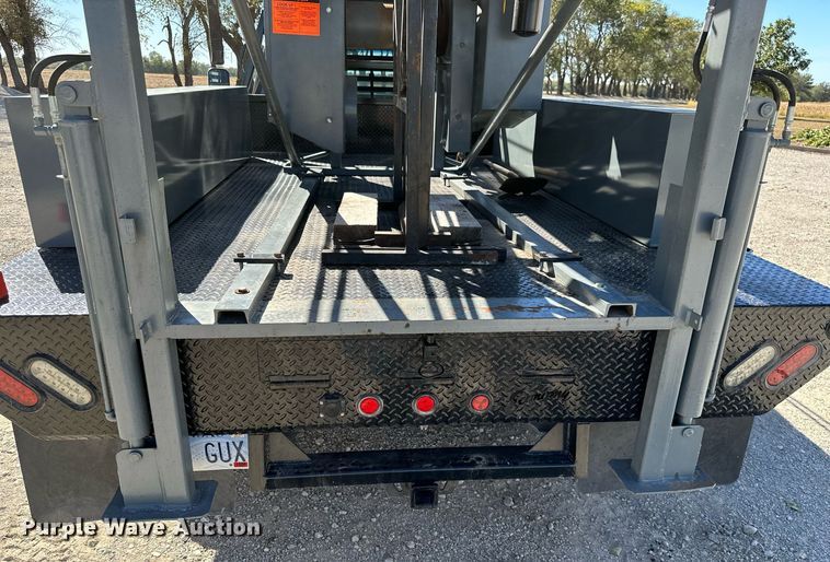 image for item KT9264 1997 Ford F350 XLT  pulling truck