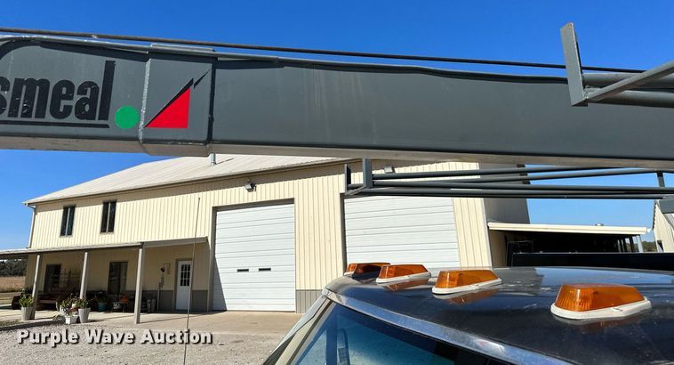 image for item KT9264 1997 Ford F350 XLT  pulling truck