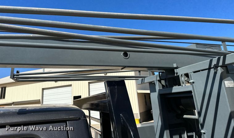 image for item KT9264 1997 Ford F350 XLT  pulling truck