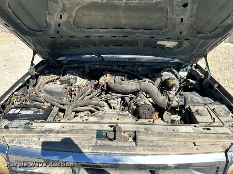 image for item KT9264 1997 Ford F350 XLT  pulling truck