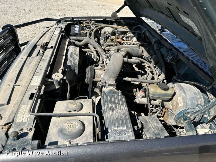 image for item KT9264 1997 Ford F350 XLT  pulling truck