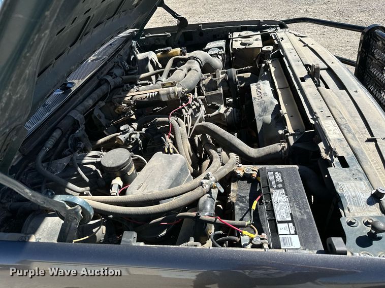 image for item KT9264 1997 Ford F350 XLT  pulling truck