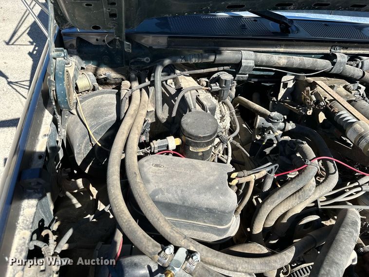 image for item KT9264 1997 Ford F350 XLT  pulling truck