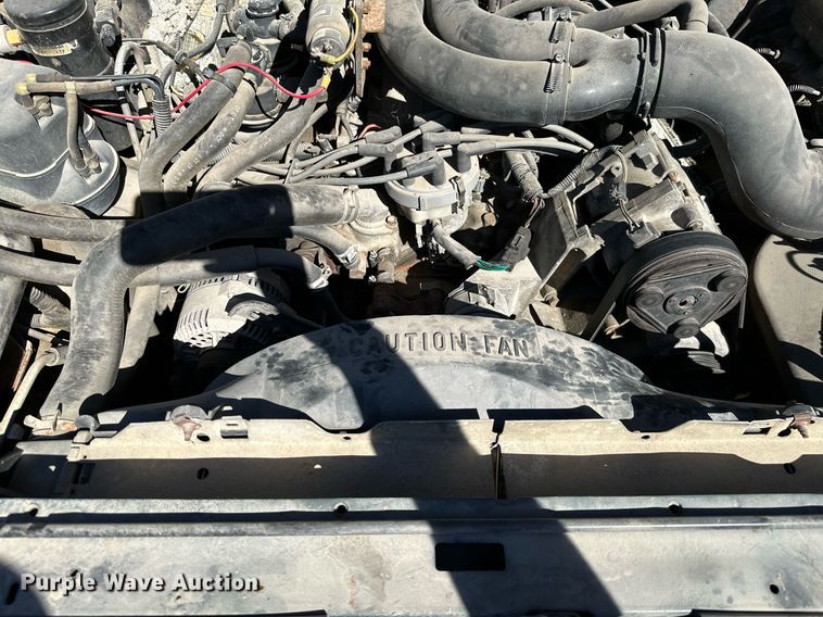 image for item KT9264 1997 Ford F350 XLT  pulling truck