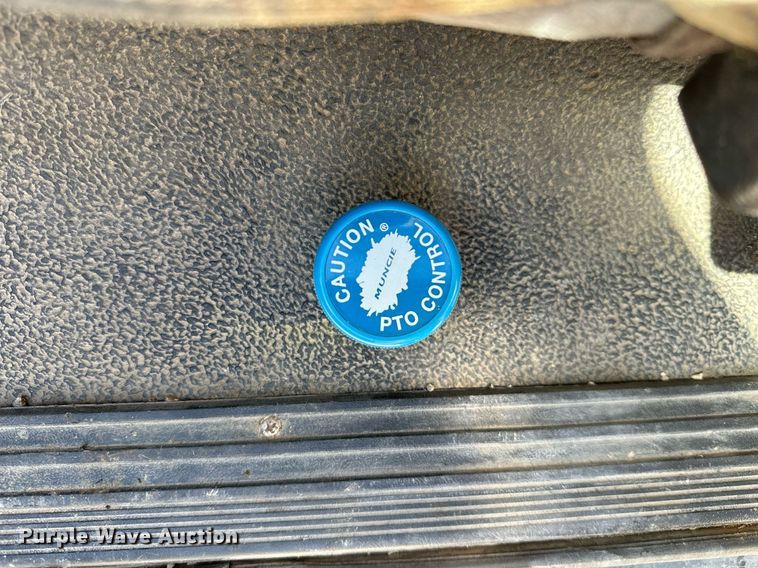 image for item KT9264 1997 Ford F350 XLT  pulling truck