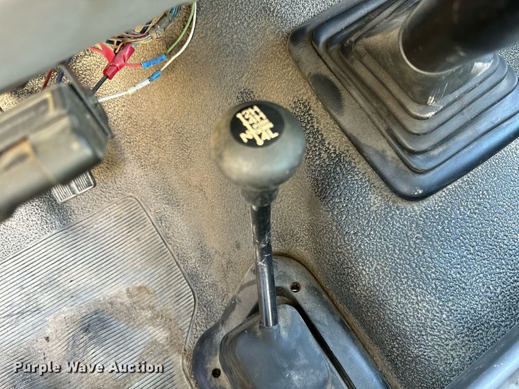 image for item KT9264 1997 Ford F350 XLT  pulling truck