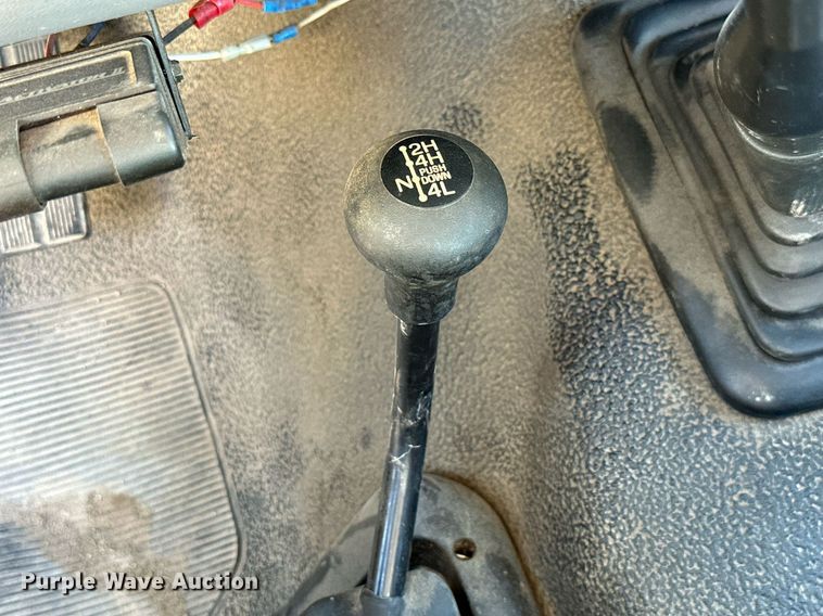 image for item KT9264 1997 Ford F350 XLT  pulling truck