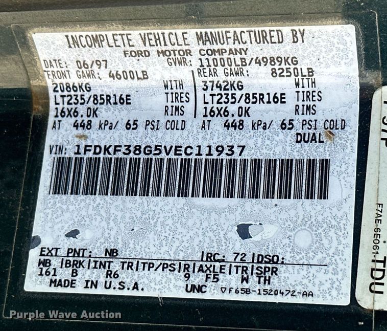 image for item KT9264 1997 Ford F350 XLT  pulling truck