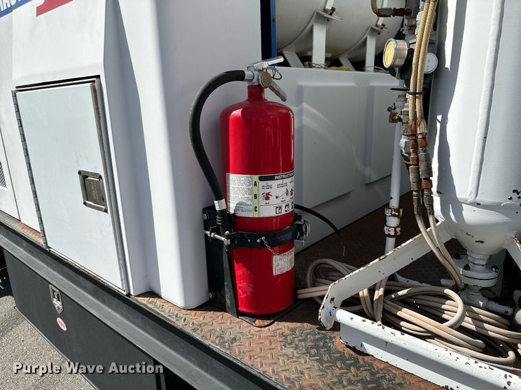 image for item KT9281 2008 Ford F650 Super Duty  vacuum truck