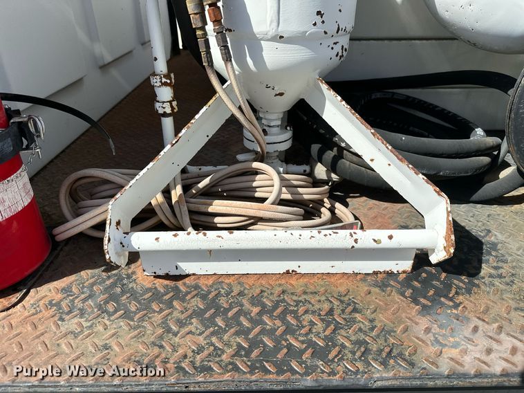 image for item KT9281 2008 Ford F650 Super Duty  vacuum truck