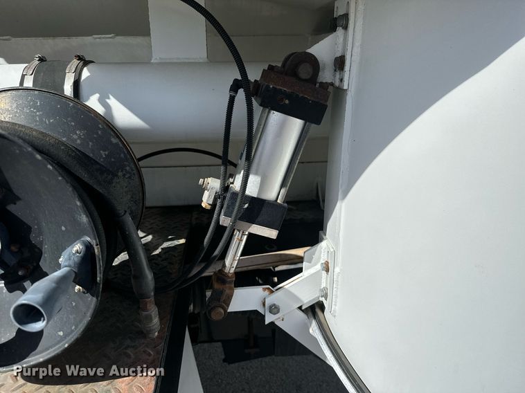 image for item KT9281 2008 Ford F650 Super Duty  vacuum truck