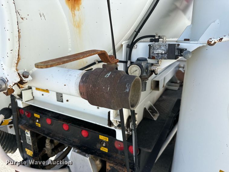 image for item KT9281 2008 Ford F650 Super Duty  vacuum truck