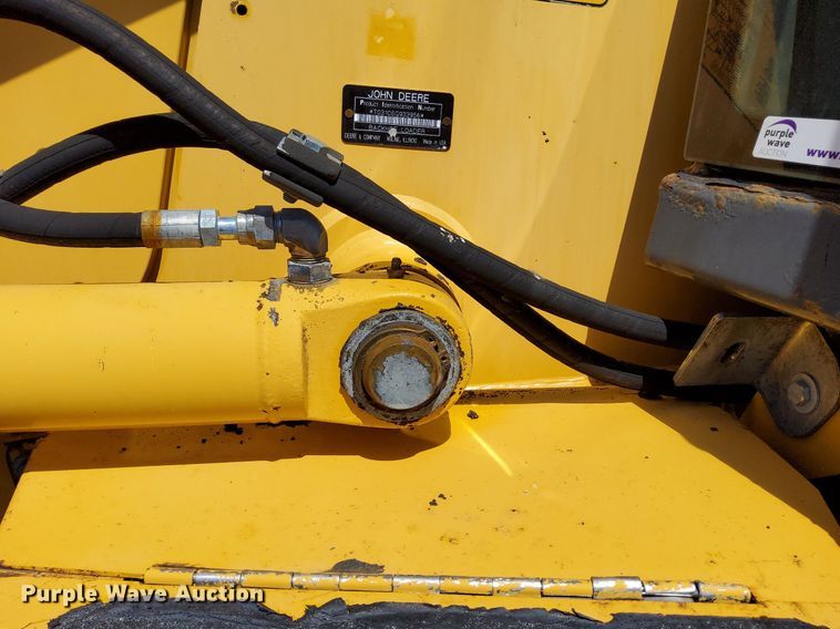 image for item KW9023 2004 John Deere 310SG  backhoe