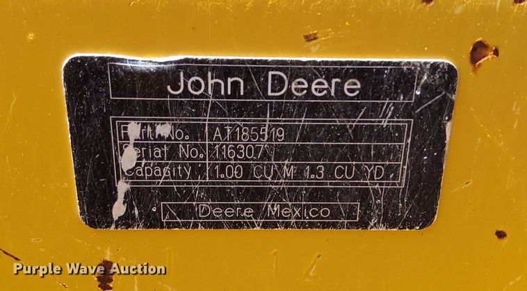 image for item KW9023 2004 John Deere 310SG  backhoe