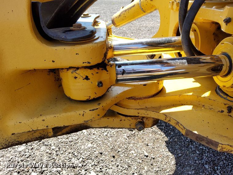 image for item KW9023 2004 John Deere 310SG  backhoe
