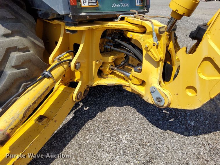 image for item KW9023 2004 John Deere 310SG  backhoe