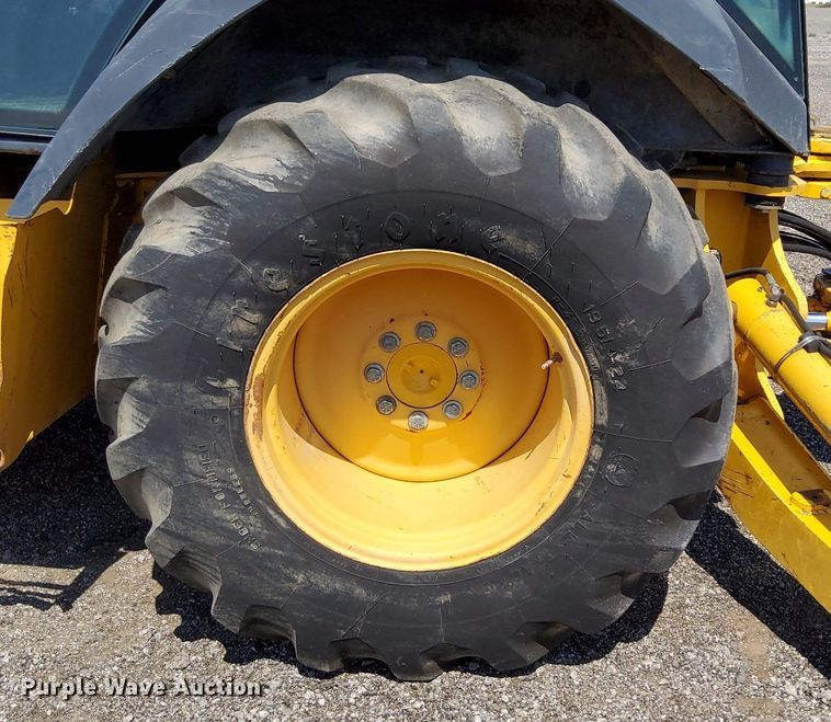 image for item KW9023 2004 John Deere 310SG  backhoe