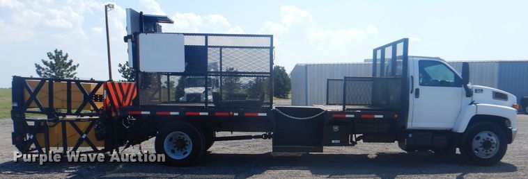 image for item KW9065 2007 GMC C6500  flatbed truck