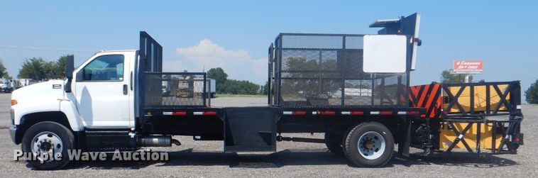 image for item KW9065 2007 GMC C6500  flatbed truck