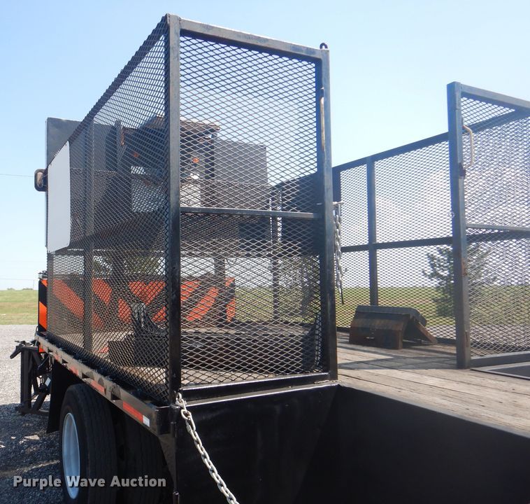 image for item KW9065 2007 GMC C6500  flatbed truck