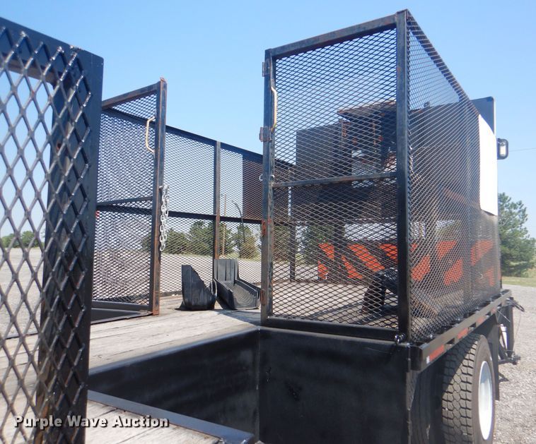 image for item KW9065 2007 GMC C6500  flatbed truck