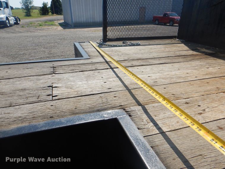 image for item KW9065 2007 GMC C6500  flatbed truck