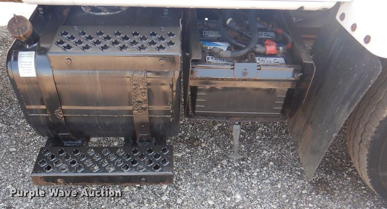 image for item KW9065 2007 GMC C6500  flatbed truck