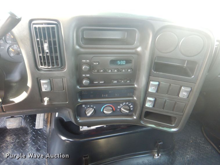 image for item KW9065 2007 GMC C6500  flatbed truck