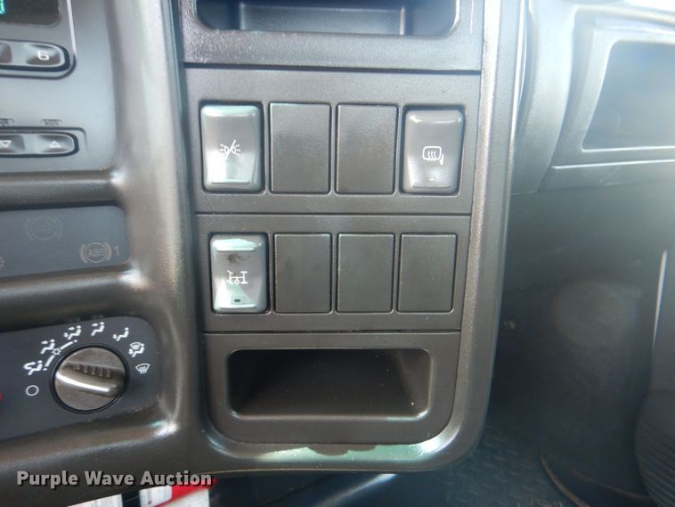 image for item KW9065 2007 GMC C6500  flatbed truck