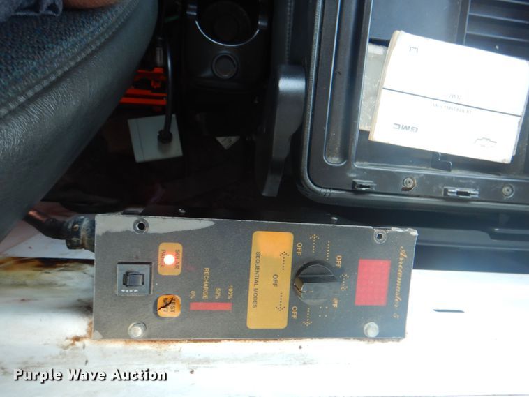 image for item KW9065 2007 GMC C6500  flatbed truck