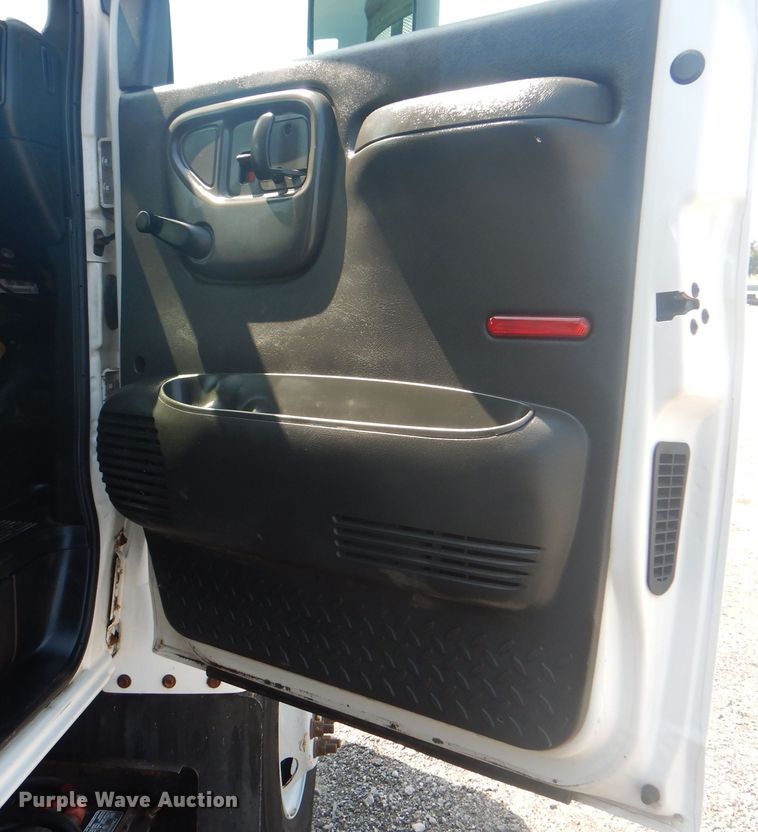 image for item KW9065 2007 GMC C6500  flatbed truck