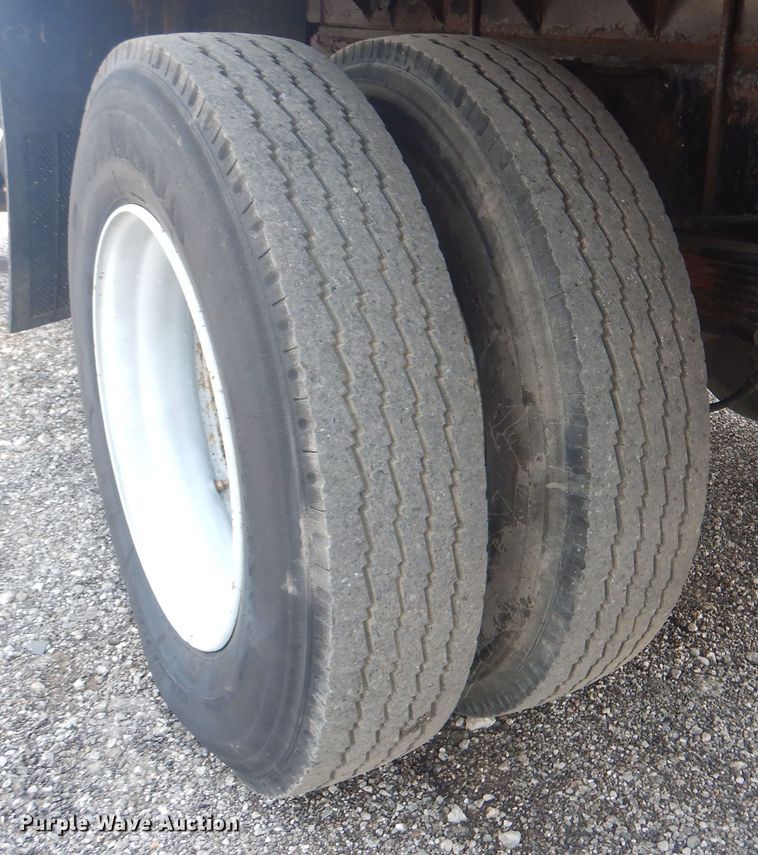 image for item KW9065 2007 GMC C6500  flatbed truck