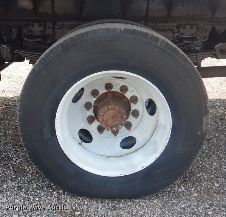 image for item KW9065 2007 GMC C6500  flatbed truck