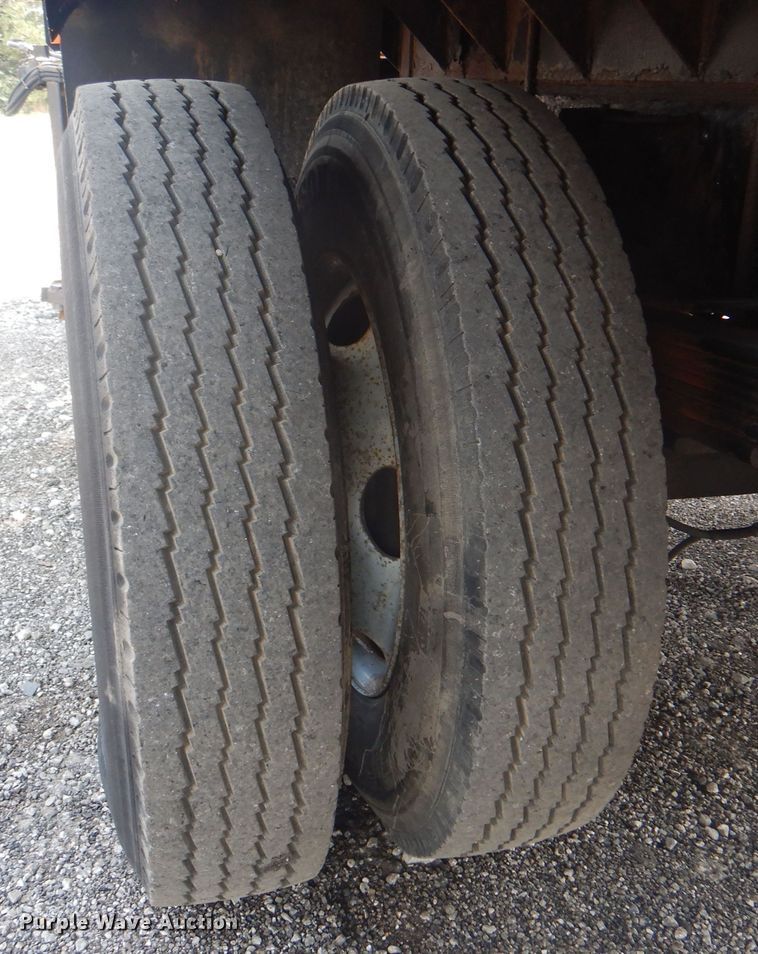 image for item KW9065 2007 GMC C6500  flatbed truck