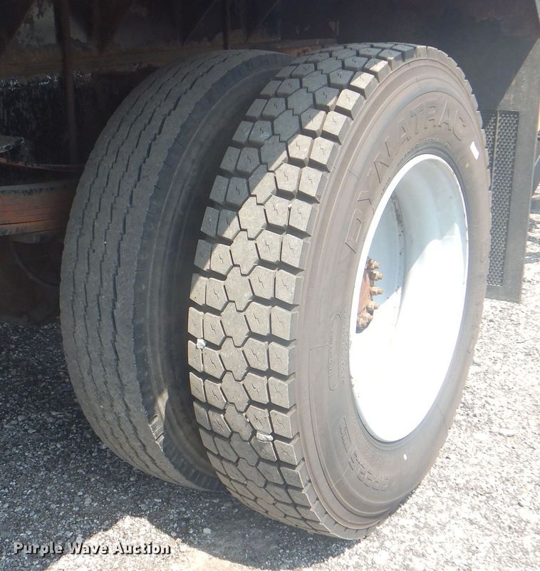 image for item KW9065 2007 GMC C6500  flatbed truck