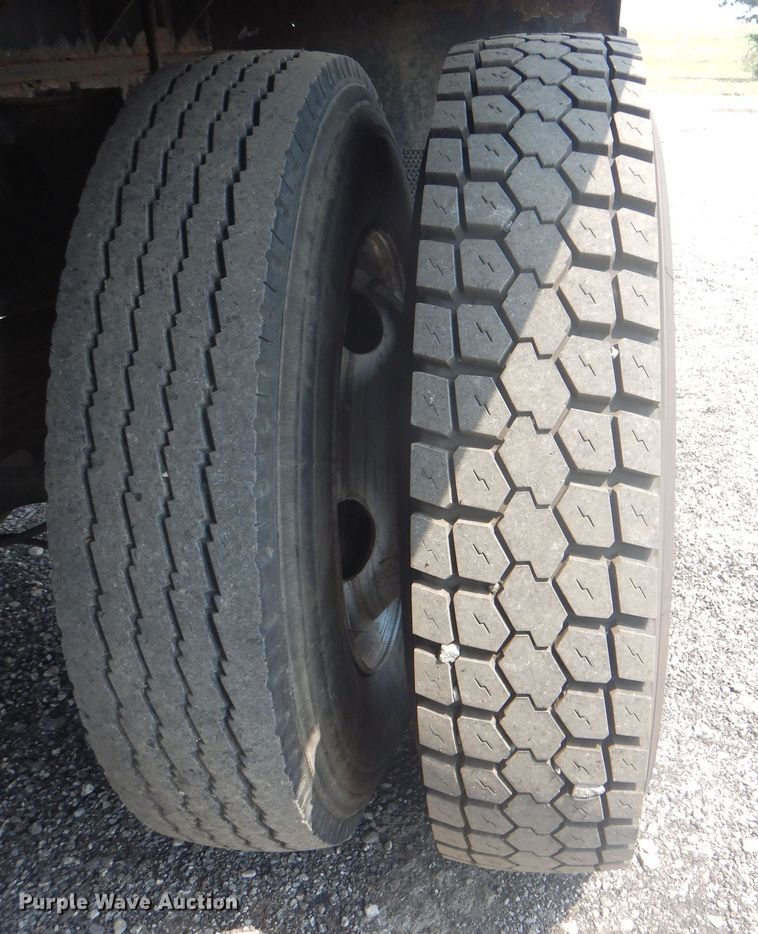 image for item KW9065 2007 GMC C6500  flatbed truck