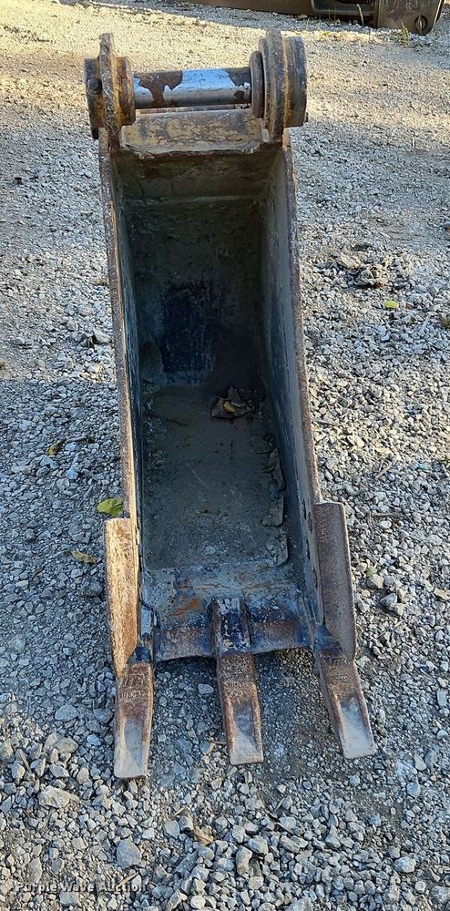 image for item LB9547 Caterpillar 312  bucket