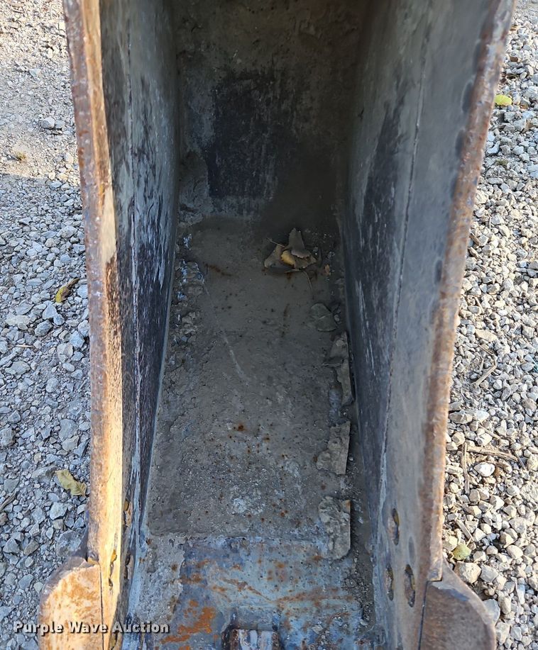 image for item LB9547 Caterpillar 312  bucket