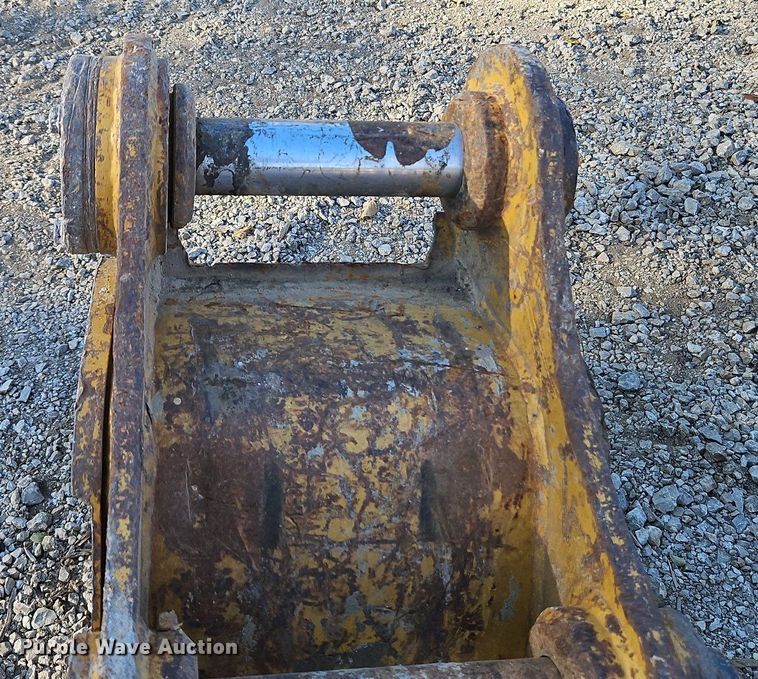 image for item LB9547 Caterpillar 312  bucket