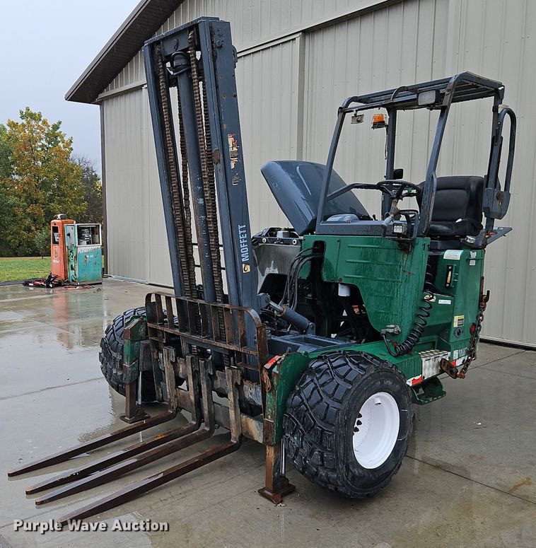 image for item LB9551 2006 Moffett M55  forklift