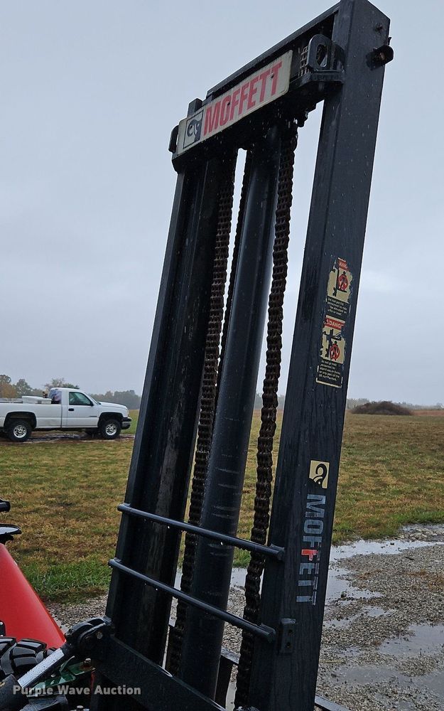 image for item LB9551 2006 Moffett M55  forklift