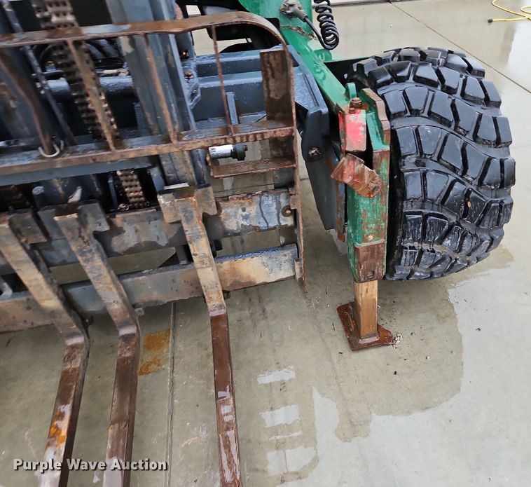 image for item LB9551 2006 Moffett M55  forklift