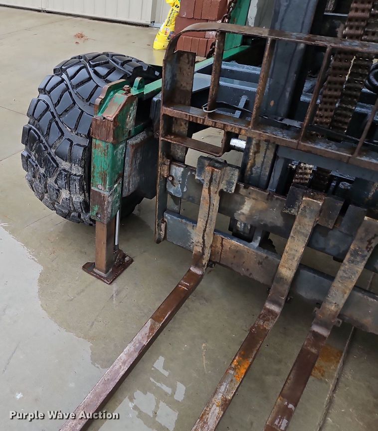 image for item LB9551 2006 Moffett M55  forklift