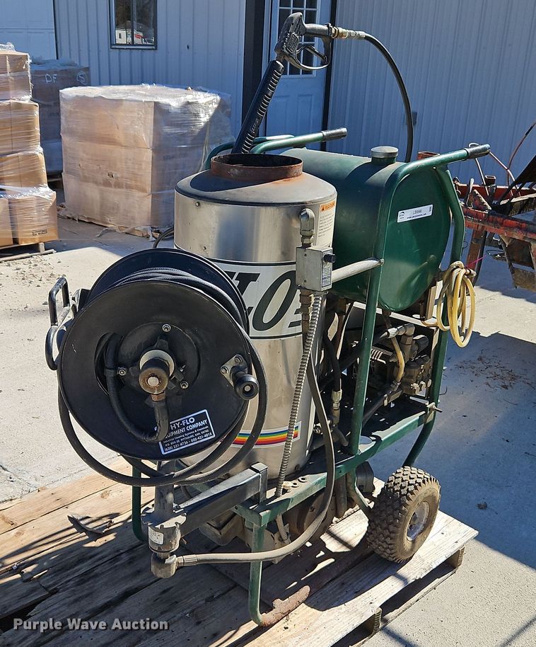 image for item LB9566 Hi-Flo 3202E  hot pressure washer