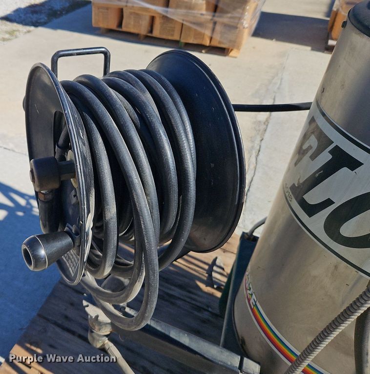 image for item LB9566 Hi-Flo 3202E  hot pressure washer